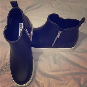 Steve Madden zip boots